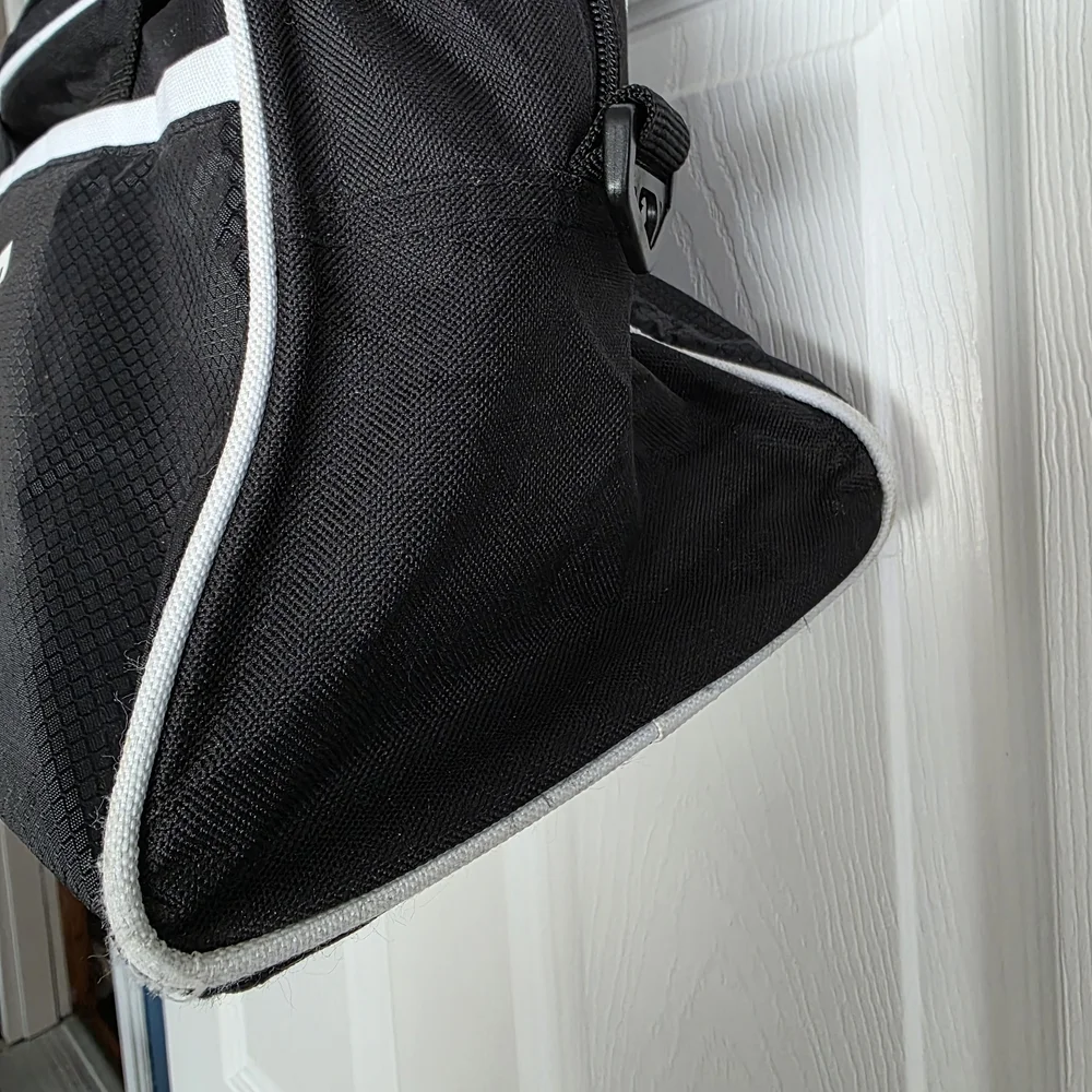 Everlast Sport Black and White Duffel Bag - Picture 3 of 4